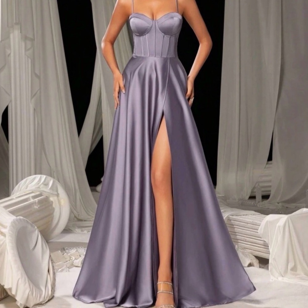 Faereisty Elegant Lilac Lace Up Gown